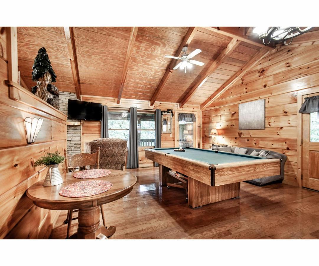Villa Peekaboo With Hot Tub, Pool Table, And Jacuzzi Pigeon Forge Exterior foto
