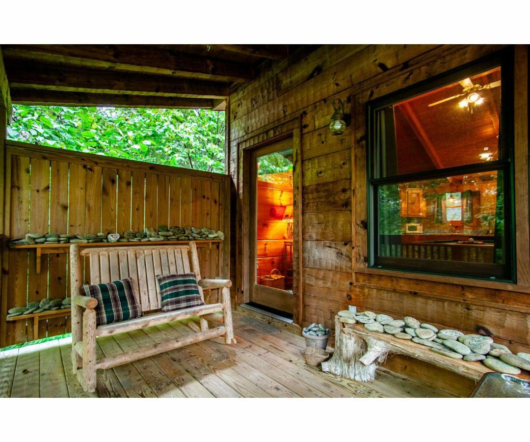 Villa Peekaboo With Hot Tub, Pool Table, And Jacuzzi Pigeon Forge Exterior foto