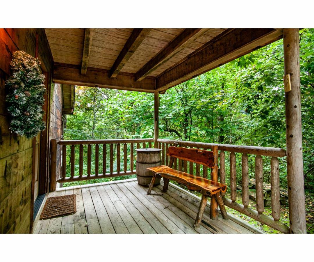 Villa Peekaboo With Hot Tub, Pool Table, And Jacuzzi Pigeon Forge Exterior foto
