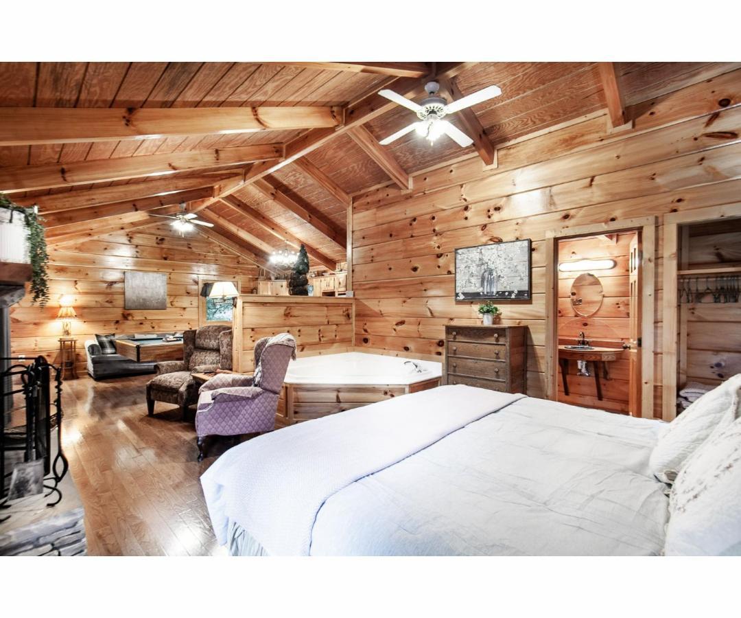 Villa Peekaboo With Hot Tub, Pool Table, And Jacuzzi Pigeon Forge Exterior foto