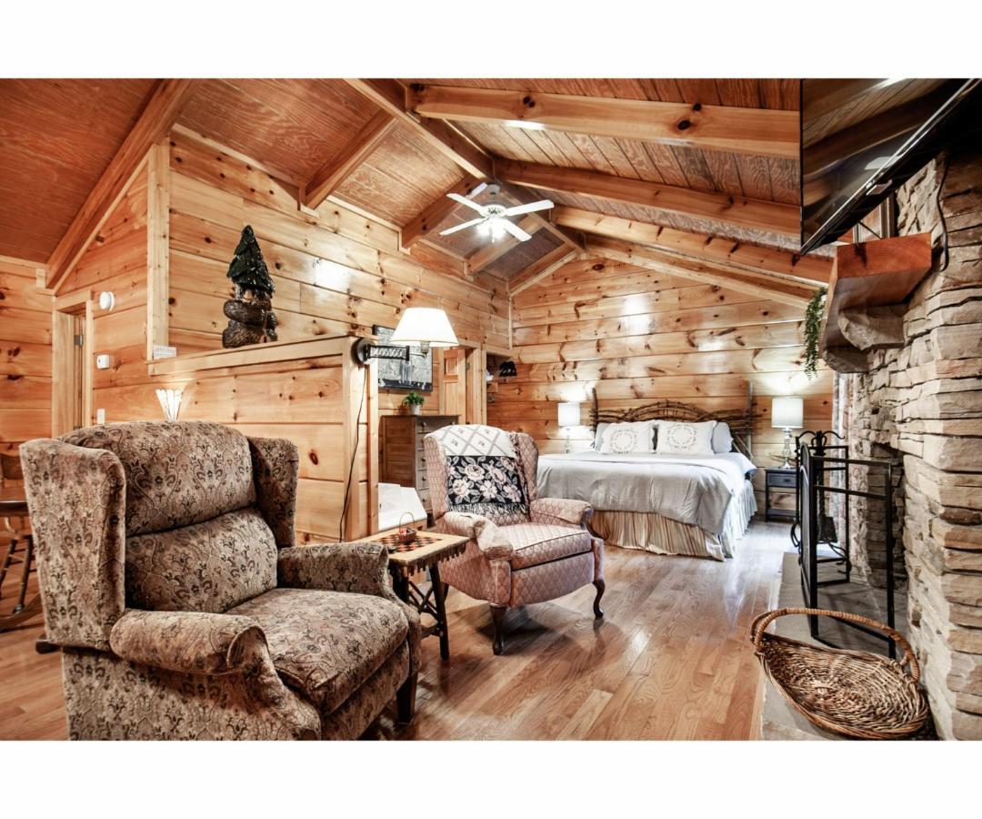 Villa Peekaboo With Hot Tub, Pool Table, And Jacuzzi Pigeon Forge Exterior foto