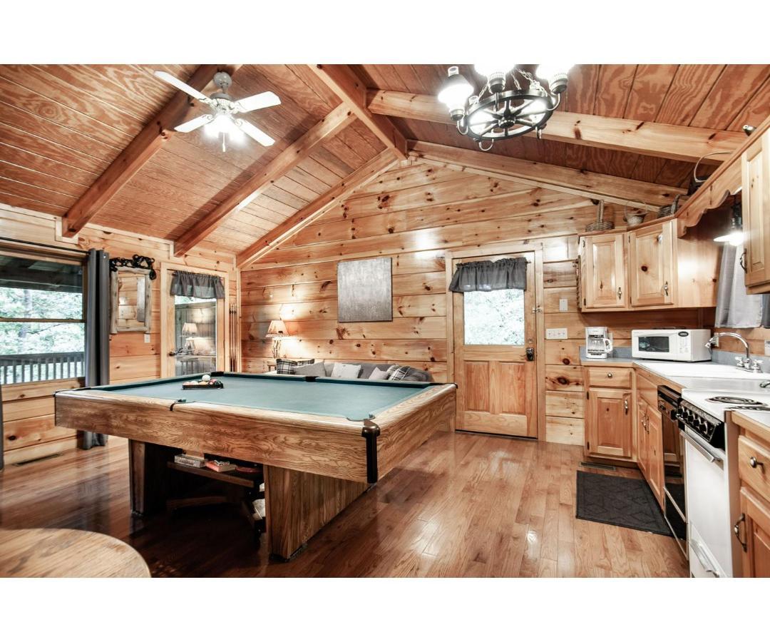 Villa Peekaboo With Hot Tub, Pool Table, And Jacuzzi Pigeon Forge Exterior foto